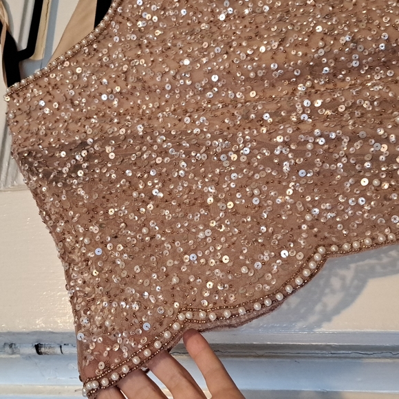 EUC Women's Adrianna Papell Flutter Sleeve Sequin/Beaded Dress - Picture 6 of 12